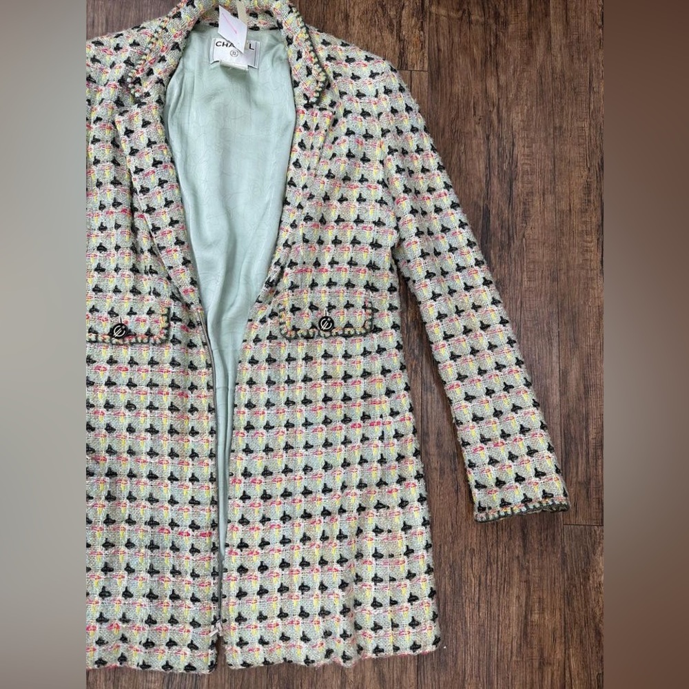 Authentic Vintage Chanel in Tweed France size 44. In great condition. Vintage. - Picture 7 of 13